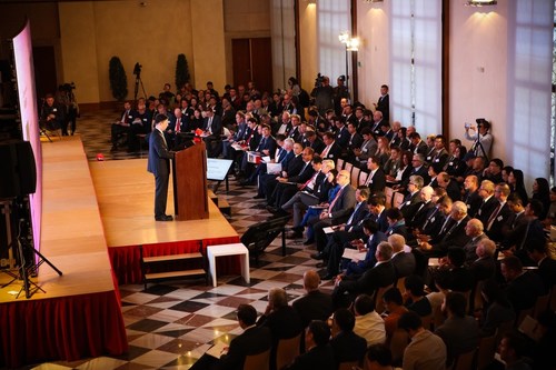 L’accent est mis sur la coopération Chine-ECO lors de l’édition de Prague du Forum sur l’Europe de la CEIBS (PRNewsfoto/China Europe International Busi)