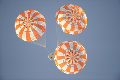 NASA performs final parachute test of Orion space craft. (Credit: NASA)