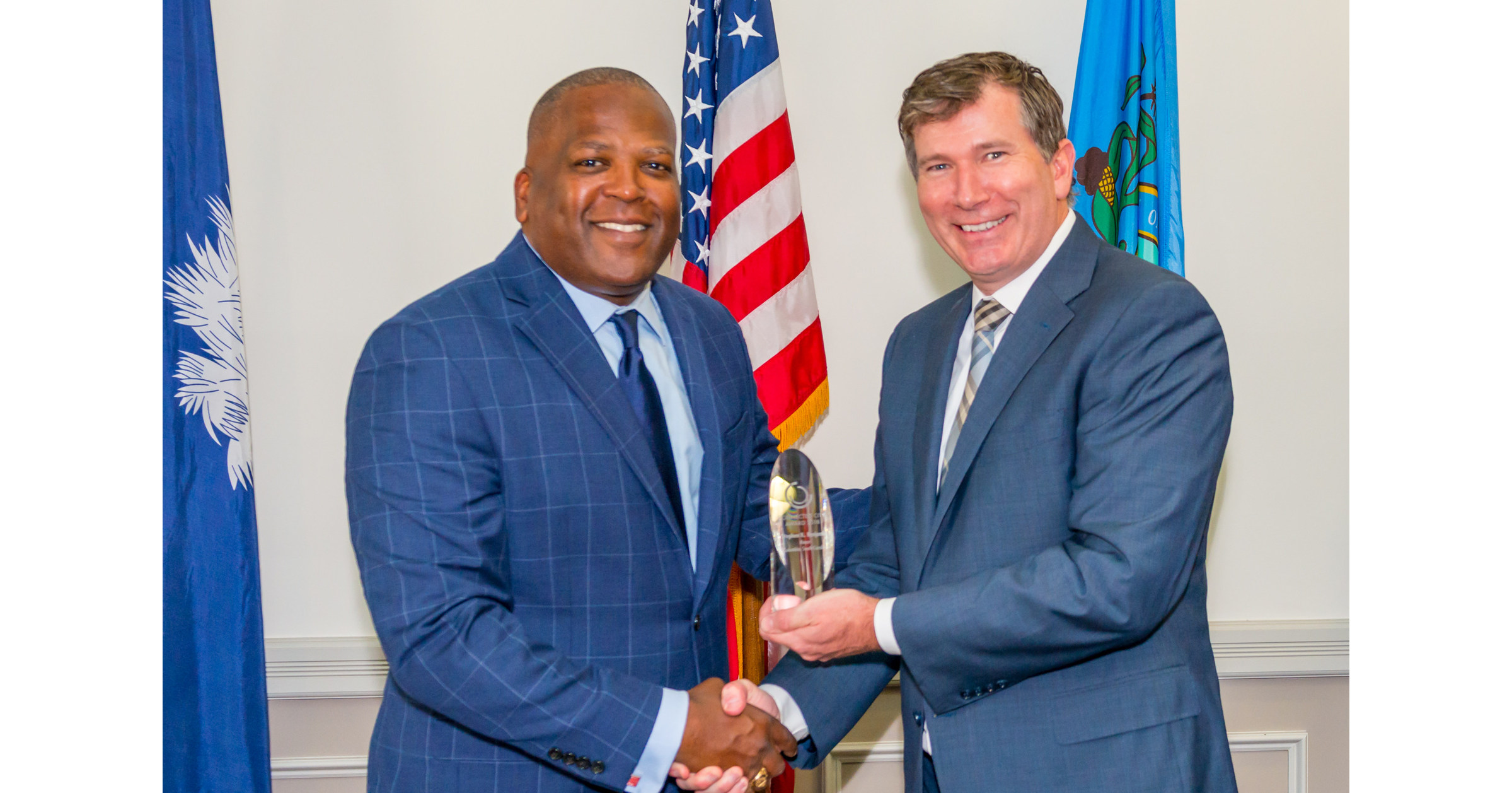 Mayor Benjamin Accepts Connected City Award for Columbia, South Carolina