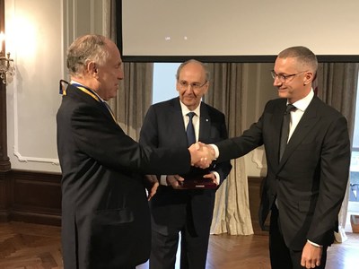 Boris Lozhkin and James Temerty present the Metropolitan Andrei Sheptytsky Award and Medal to Ambassador Ronald Lauder.