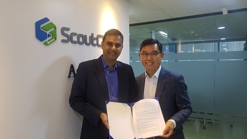 ScoutChain’s CEO Moon-Young-Chul (right) and Ambe International’s director Amal Saxena pose for pictures after signing the MOU contract. Source: ScoutChain