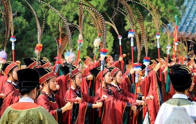 On September 28, the worship personnel performed dance music in memorial of Confucius at the Grand Ceremony