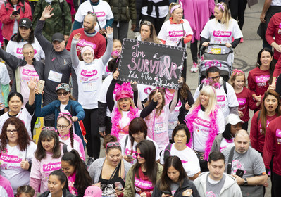 Canadians commit to making breast cancer beatable at today’s 2018 Canadian Cancer Society CIBC Run for the Cure. (CNW Group/CIBC)