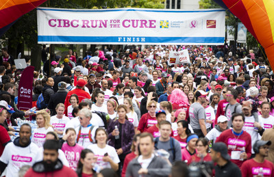 Tens of thousands of Canadians commit to making breast cancer beatable at the 2018 Canadian Cancer Society CIBC Run for the Cure. (CNW Group/Canadian Cancer Society)