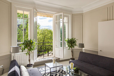 Tribute Portfolio Homes extends to Paris, now including this stunning 3-bedroom Parisian atelier in the 7th Arrondissement.
