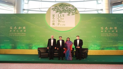 (De gauche à droite) : M. Hans-Josef Fell, le Dr Lui Che Woo, la Dr Rukmini Banerji et le professeur Petteri Taalas à la séance de presse précédant la cérémonie (PRNewsfoto/LUI Che Woo Prize Limited)