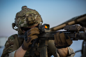 Raytheon ELCAN unveils new reflex rifle sight for land forces