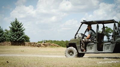 Filmed at Burns' massive 400-acre Texas ranch, Ungaraging explores the vehicles players drive and the role the garage has played in their lives. (CNW Group/autoTRADER.ca)