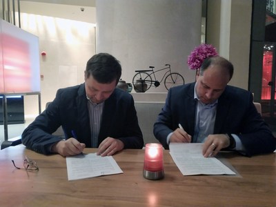 EventBank CEO Eric L. Schmidt and founder of RussСom IT Systems Andrey K. Zhukovskiy, have now signed the EventBank Russia Joint Venture agreement, making the partnership official. EventBank's cloud-based solutions are now available to Russian corporations, event organizers, associations and other organizations.