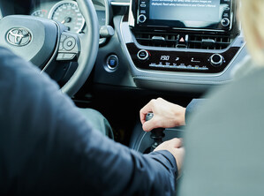 À vos leviers de vitesses : Toyota Canada aide les conducteurs à se familiariser avec la voiture manuelle pour retrouver le plaisir de conduire lors de l'événement #SauvezLaManuelle