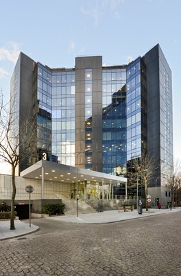 Lee Kum Kee's new Europe Regional Office is situated at 3 Harbour Exchange, a commercial building with prime location next to Canary Wharf on the bank of River Thames in the City of London 