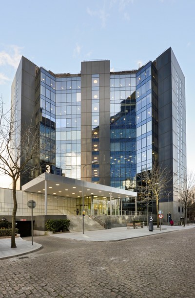 Lee Kum Kee's new Europe Regional Office is situated at 3 Harbour Exchange, a commercial building with prime location next to Canary Wharf on the bank of River Thames in the City of London