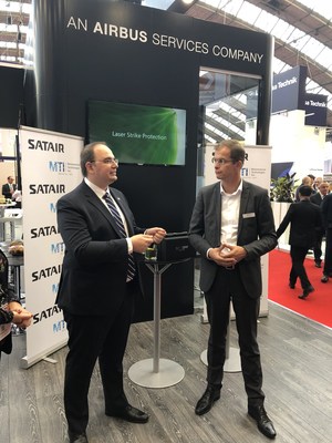 Bart Reijnen, CEO Satair and George Palikaras, Founder and CEO MTI sign distribution agreement at MRO Europe. (CNW Group/Metamaterial Technologies Inc.)
