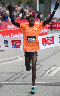 Winner of the Scotiabank Toronto Waterfront Marathon, Benson Kipruto crosses the finish line with a time of 2:07:24. (CNW Group/Scotiabank)