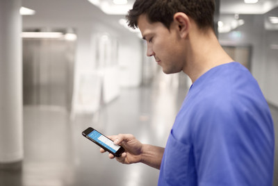 Clinician reviewing patient data on the mobile client for Android smartphones