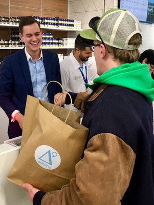 Delta 9 CEO John Arbuthnot serves cannabis legalization activist Steven Stairs, the first customer to buy cannabis on October 17, the first day of legalization in Canada. (CNW Group/Delta 9 Cannabis Inc.)