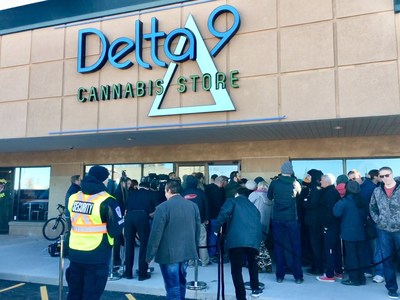 Hundreds of people lined up outside the Delta 9 Cannabis Store in Winnipeg on October 17 to be among the first to buy legal cannabis. (CNW Group/Delta 9 Cannabis Inc.)