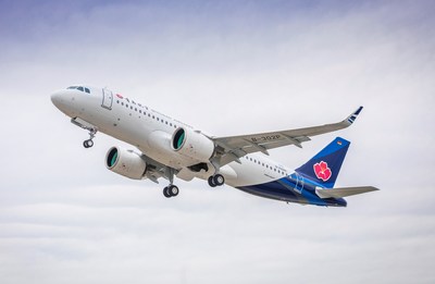 Pratt & Whitney and Qingdao Airlines celebrate delivery of the airline's first A320neo aircraft powered by Pratt & Whitney GTF engines.