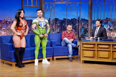 Danilo Gentili entrevista W. Veríssimo no The Noite desta quarta (PRNewsfoto/SBT)