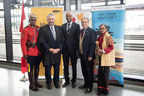 VIA Rail accueille 40 nouveaux Canadiens lors d'une cérémonie de citoyenneté à la gare d'Ottawa