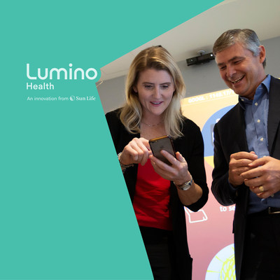 Chris Denys of Sun Life and Olympian Hayley Wickenheiser search for a new dentist in seconds on Lumino Health, Canada's premier digital health network (CNW Group/Sun Life Financial Inc.)