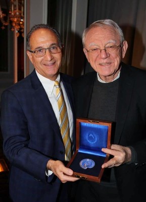 Judge Stephen Leifman (left) receives the 2018 Pardes Humanitarian Prize in Mental Health from Dr. Herb Pardes.