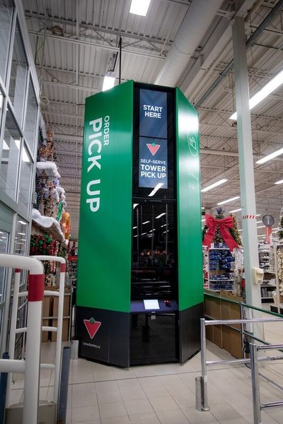 Canadian Tire est le tout premier détaillant canadien à mettre sur le marché de nouvelles tours de ramassage libre-service automatisées de 16 pieds pour les commandes passées en ligne. (Groupe CNW/SOCIÉTÉ CANADIAN TIRE LIMITÉE)