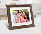 Aluratek Unveils Same Cutting Edge IPS Display Technology for Digital Photo Frames with New Wood-Distressed Finish