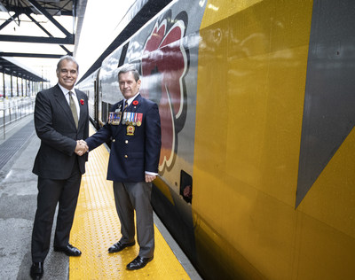 Yves Desjardin-Siciliano, Prsident et chef de la direction, VIA Rail Canada & Thomas Irvine, Prsident national, La Lgion royale canadienne. (Groupe CNW/VIA Rail Canada Inc.)