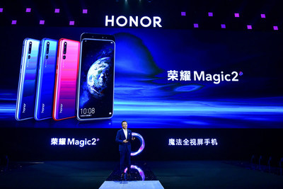 George Zhao, président de Honor, a dévoilé officiellement le Magic2 en Chine. (PRNewsfoto/Honor)