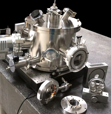 High vacuum soft x-ray spectrograph uses aberration corrected gratings for a flat field spectrum on CCD, cMOS and micro channel plate intensifiers. Ideal for HHG, plasma- and astrophysics, laser science, pump-probe, ARPES and more high energy spectroscopy (Photo: McPHERSON Model 251MX Spectrometer