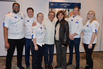 Les participants de l’ITHQ, dans la catégorie Étudiants en formation et hôtellerie de restauration, Dharmesh Kowlesser, Antoine Martel, Virginie Picard, gagnante du premier prix, Olivier Roellinger, chef des Maisons de Bricourt à Cancale et vice-président des Relais & Châteaux, l’honorable Liza Frulla, C.P., C.M., O.Q., directrice générale de l'ITHQ, Alexy Jetté et Alexandra Nolan (Groupe CNW/Institut de tourisme et d'hôtellerie du Québec)