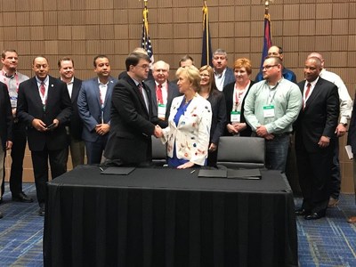 SBA Administrator McMahon and VA Secretary Wilkie sign a Memorandum of Understanding to develop a new entrepreneurship training program for Veterans