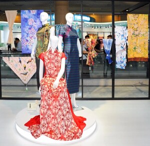 Creating Value for Business, Fashion Products Highlight Market-driven Design at 124th Canton Fair