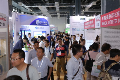 Visitors in the exhibition hall (PRNewsfoto/Medtec China)