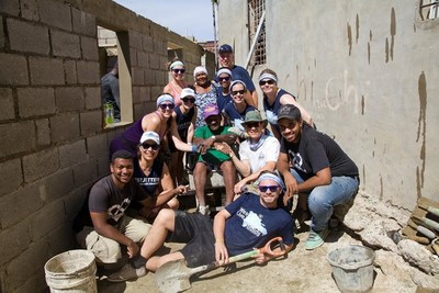 WestJetters in La Union in Puerto Plata, Dominican Republic building one of five new homes (CNW Group/WESTJET, an Alberta Partnership)