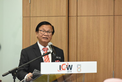 YB Tuan Haji Anuar Mohd Tahir, Deputy Minister of Works delivered his remarks the ICW and ASEAN Super 8 press conference (PRNewsfoto/UBM Malaysia)