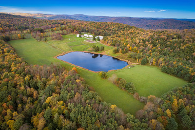 The sprawling property consists of two parcels. One, +/-133-acre parcel contains a large residence along with all of the estate’s equestrian amenities, while the second, +/-204-acre parcel consists of vacant land. The parcels may be offered collectively or separately, depending on bidder interest, according to Platinum.  Discover more at NewYorkLuxuryAuction.com.