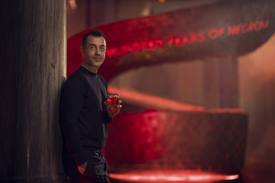 Matteo Garrone on the set of Entering Red, his latest masterpiece, filmed for Campari as part of the 2019 Red Diaries campaign, staring Ana De Armas (PRNewsfoto/Campari)