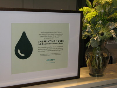 The Printing House Ink Drop Award - Forest Green: TPH has shown exceptional environmental leadership by receiving the highest score in the Blueline Ranking 2018 assessing the environmental preformance of North America's largest printers. (CNW Group/The Printing House Limited)