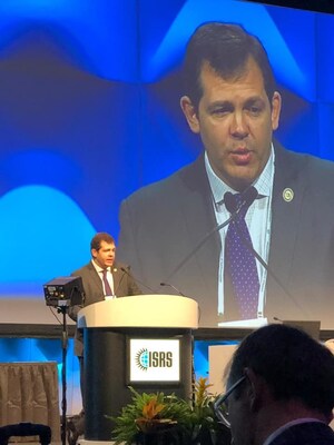 Dr. Renato Ambrósio Jr., um dos 100 maiores oftalmologistas do mundo, é laureado internacionalmente no ISRS, EUA