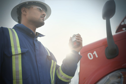 Blackline Safety's wearable G7 technology connects workers to a live monitoring team using cellular or satellite communications. (CNW Group/Blackline Safety Corp.)