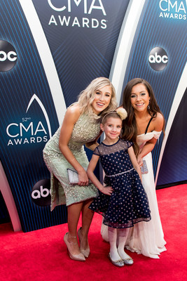 PLATINUM-selling country music artists Maddie & Tae escort 5-year-old Caroline Lantz, a cancer patient at Children’s Hospital at Vanderbilt, down the official red carpet during the 52nd annual CMA Awards on Nov. 14, 2018, in Nashville, Tennessee, thanks to Aflac – a committed corporate ally in helping defeat childhood cancer. Photo Credit: Sara Kauss Photography