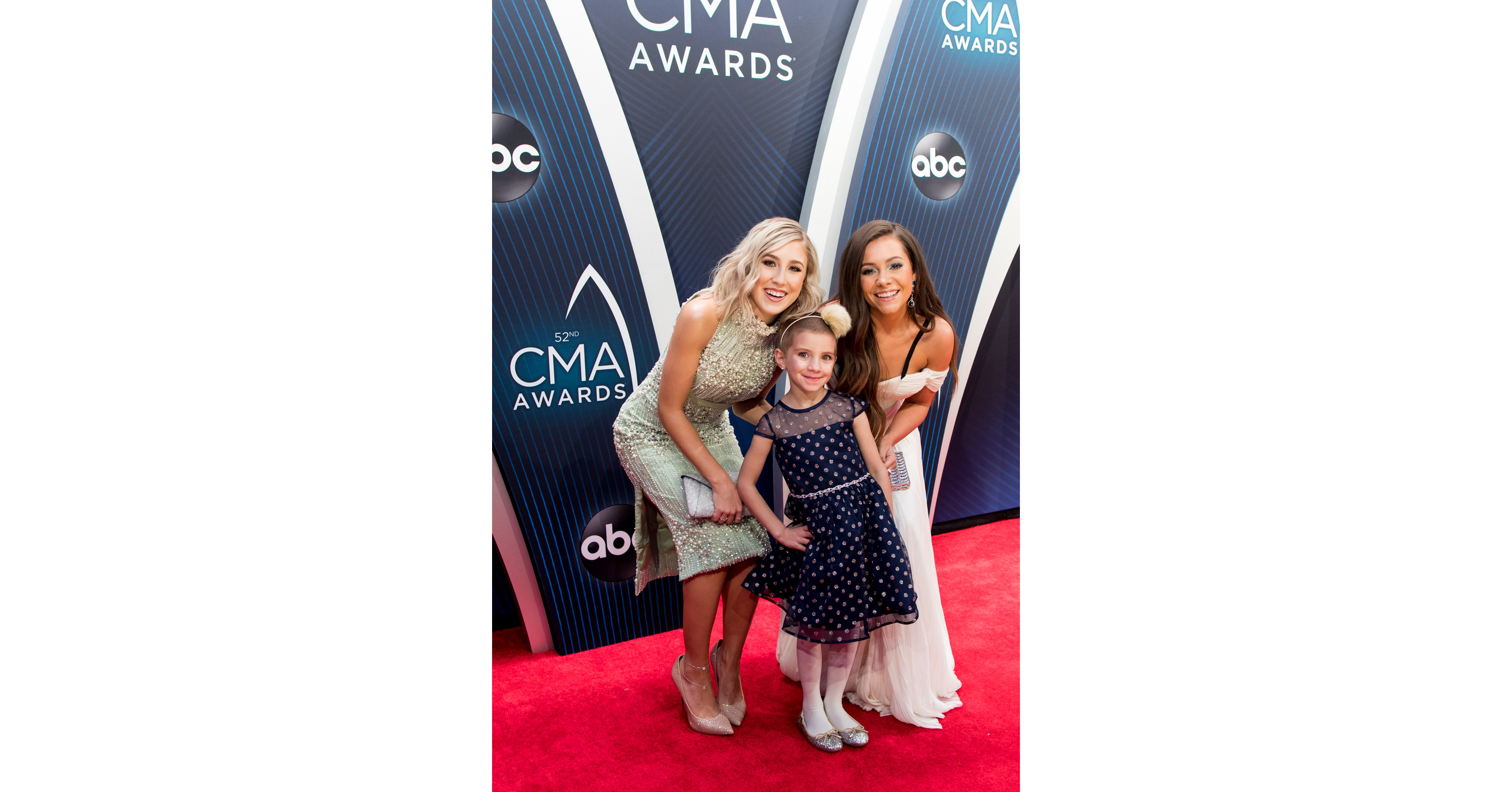 Aflac and Country Duo Maddie & Tae Surprise 5yearold Cancer Patient(02)