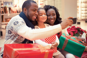 A Photo-Worthy Home Decorated for the Holidays