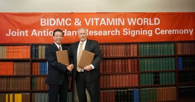 BIDMC & Vitamin World joint antioxidant research signing ceremony
