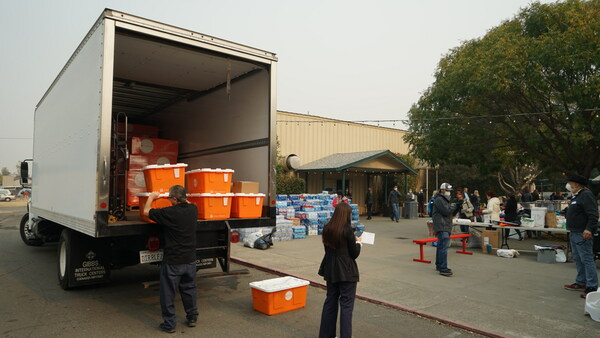 Direct Relief supplies arrive in Butte County, CA to assist wildfire relief efforts. (Drew Fletcher/Direct Relief)