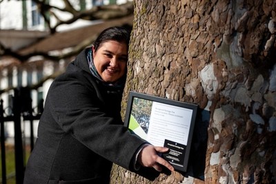 Nikki Michienzi, Eldon House Museum Coordinator, at today's ceremony where Forests Ontario recognized the 150-year-old Sycamore as a Heritage Tree. (CNW Group/Forests Ontario)