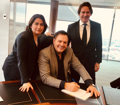 Anne Vivien, Executive Vice-President, Music Development of Quebecor, Mario Pelchat, General Manager of MP3 Disques and Pierre Karl Péladeau, President and CEO of Quebecor. (CNW Group/Quebecor)