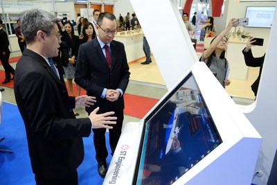 Dr Tan Wu Meng, Senior Parliamentary Secretary, Ministry of Foreign Affairs & Ministry of Trade and Industry, on his tour of OSEA2018 at ST Engineering’s booth